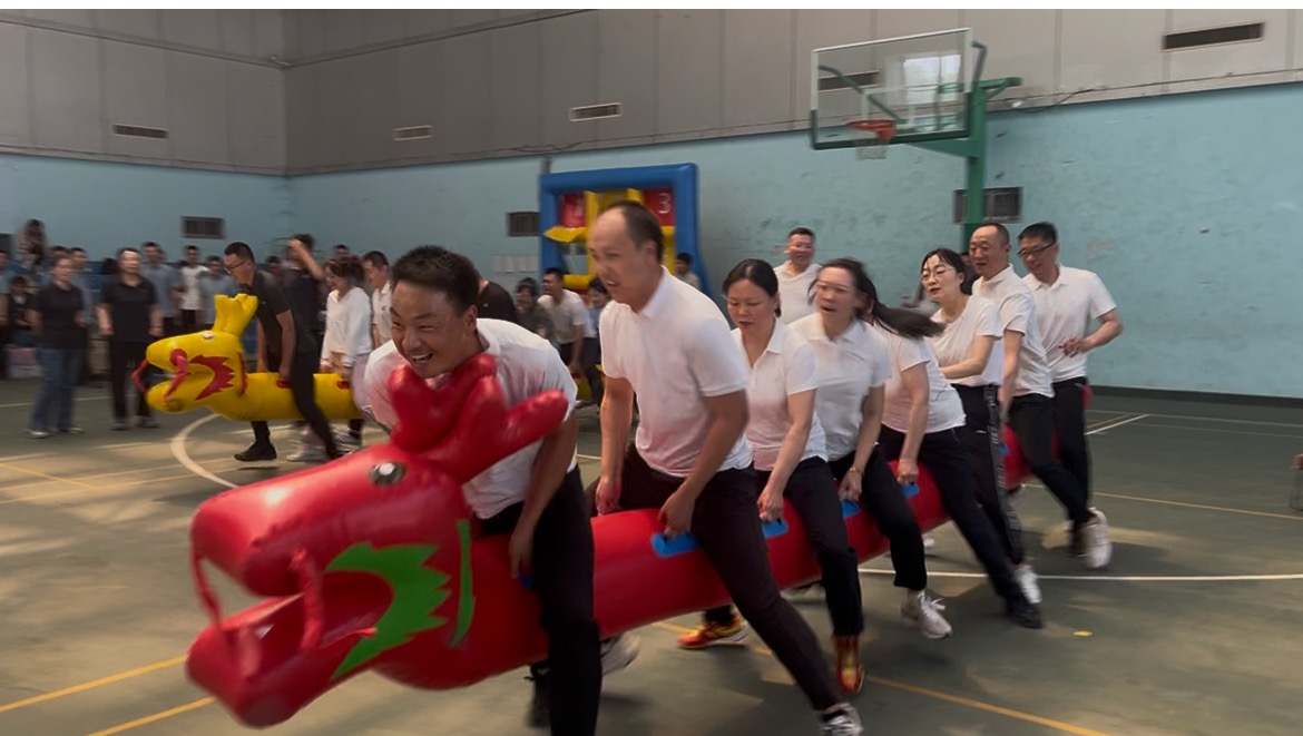 市企业技术进步促进中心青年理论小组参加社区运动会